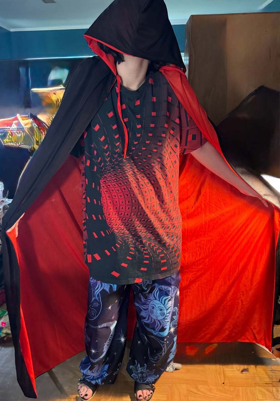 Reversible Black and Red Hooded Costume Cape‎